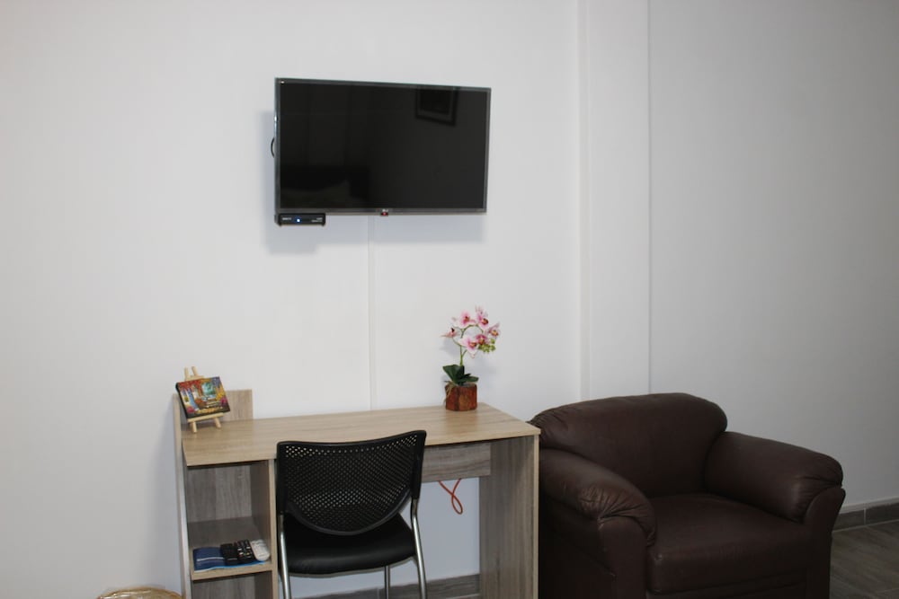 Family Room photo 3
