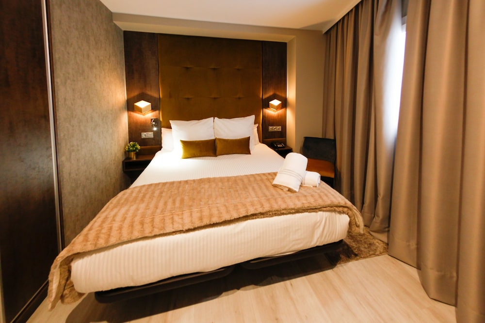 Double Room, 1 Queen Bed photo 2