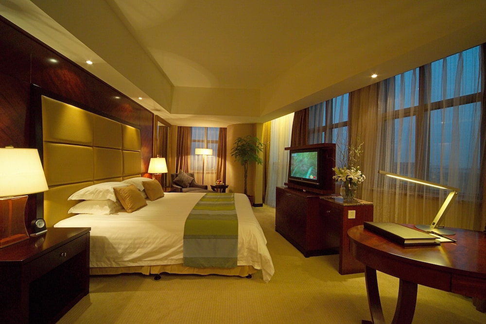Deluxe King Bed Room photo 1