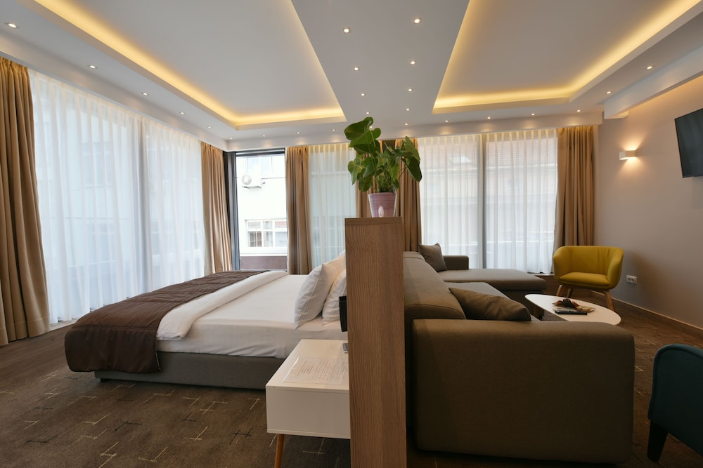 Family Suite, 1 King Bed with Sofa bed, Accessible