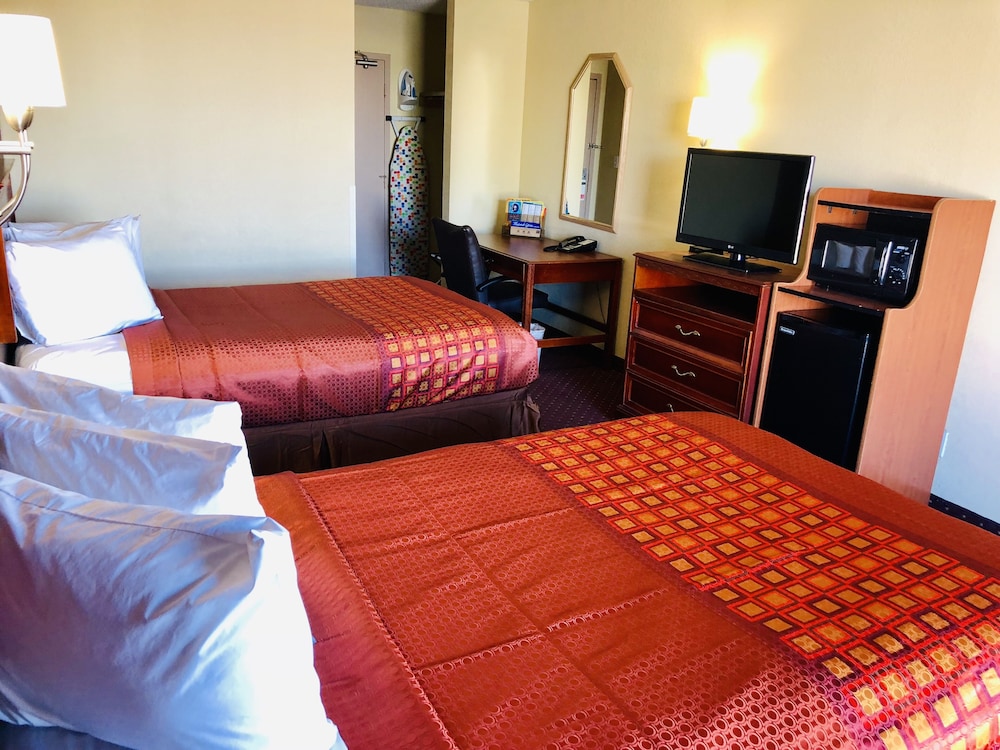 Room, 2 Queen Beds, Non Smoking - Photo 1
