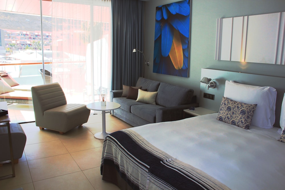 Superior Room, Balcony, Pool View