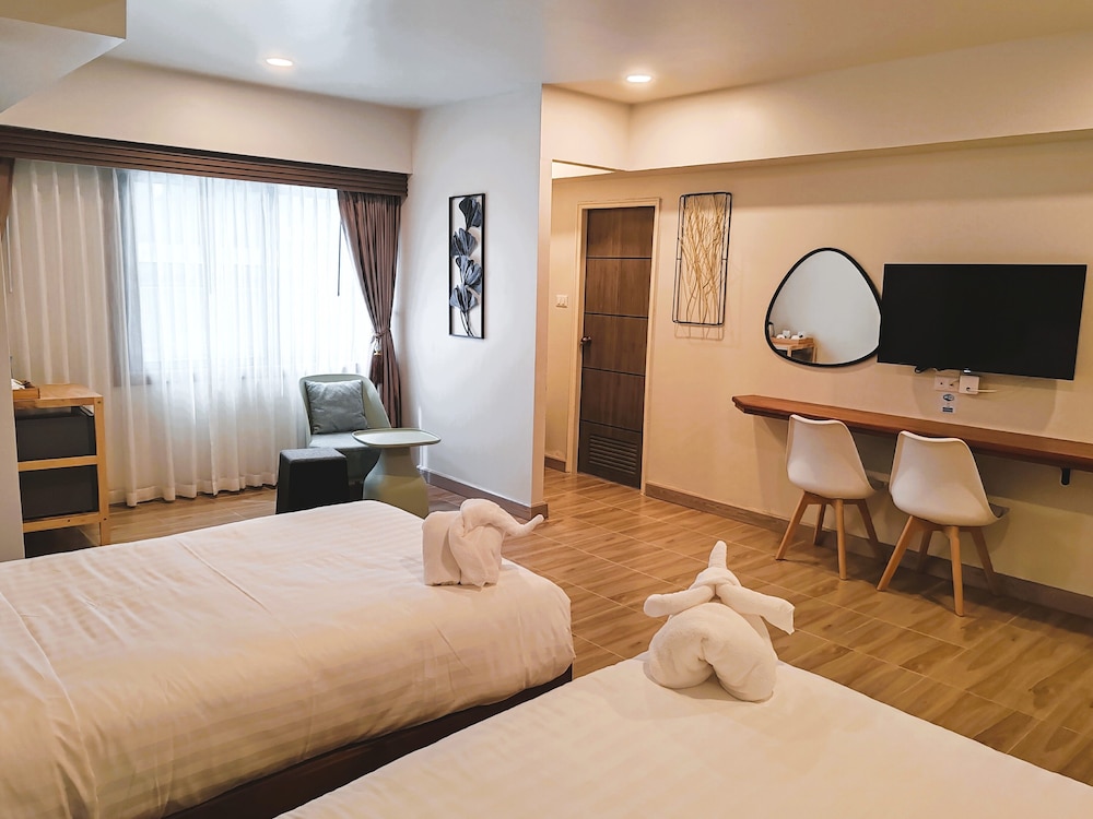 Superior Twin Room, City View