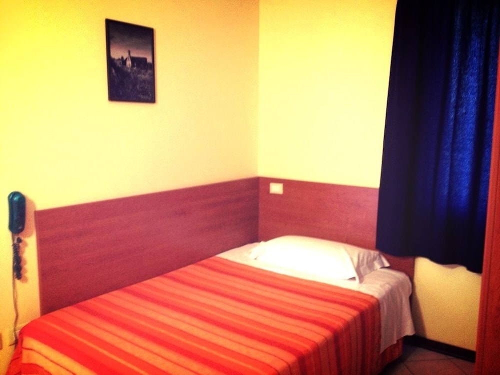 Basic Single Room photo 1