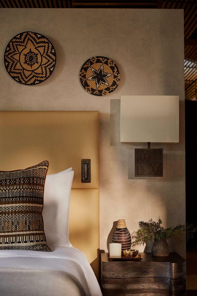 Room (Susa Treehouse)