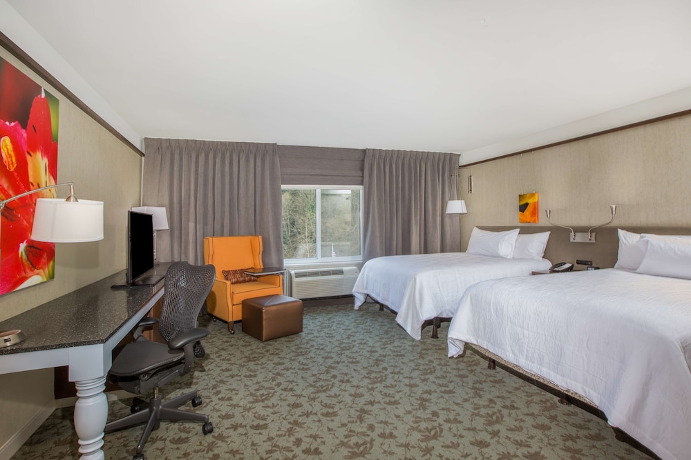 Room, 2 Queen Beds, Accessible (Mobility, Roll-in Shower) photo 2