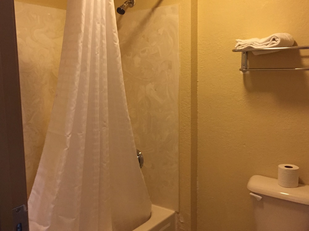 Room, 2 Queen Beds, Smoking photo 2
