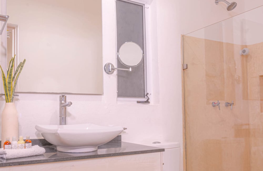 Deluxe Double Room, 2 Queen Beds, Pool View photo 3