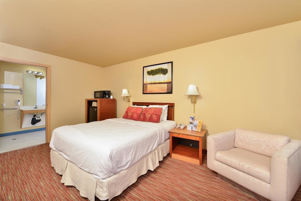 Room, 1 Queen Bed, Non Smoking - Photo 2