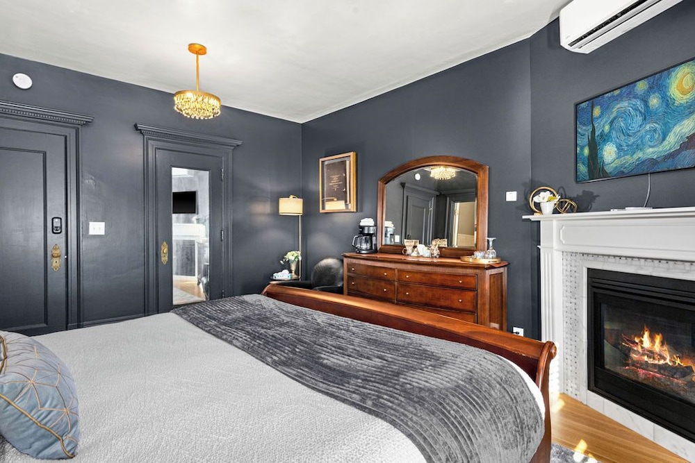 Vermilion Suite photo 3