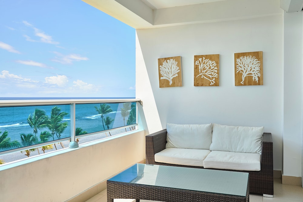 Deluxe Condo, 2 Bedrooms, Balcony, Beach View