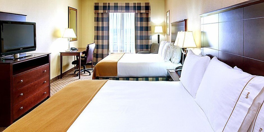 Standard Room, 2 Queen Beds - Photo 3