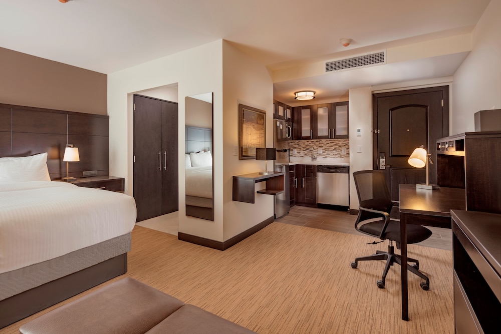 Studio Suite, 1 Queen Bed, Kitchen photo 2