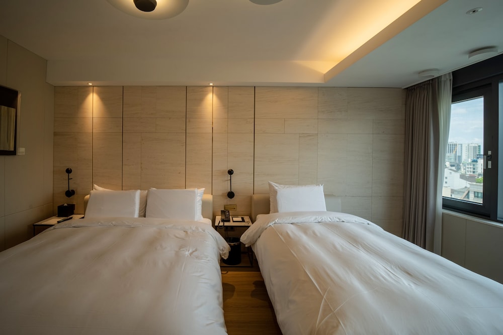 Deluxe Family Twin Room - Photo 3