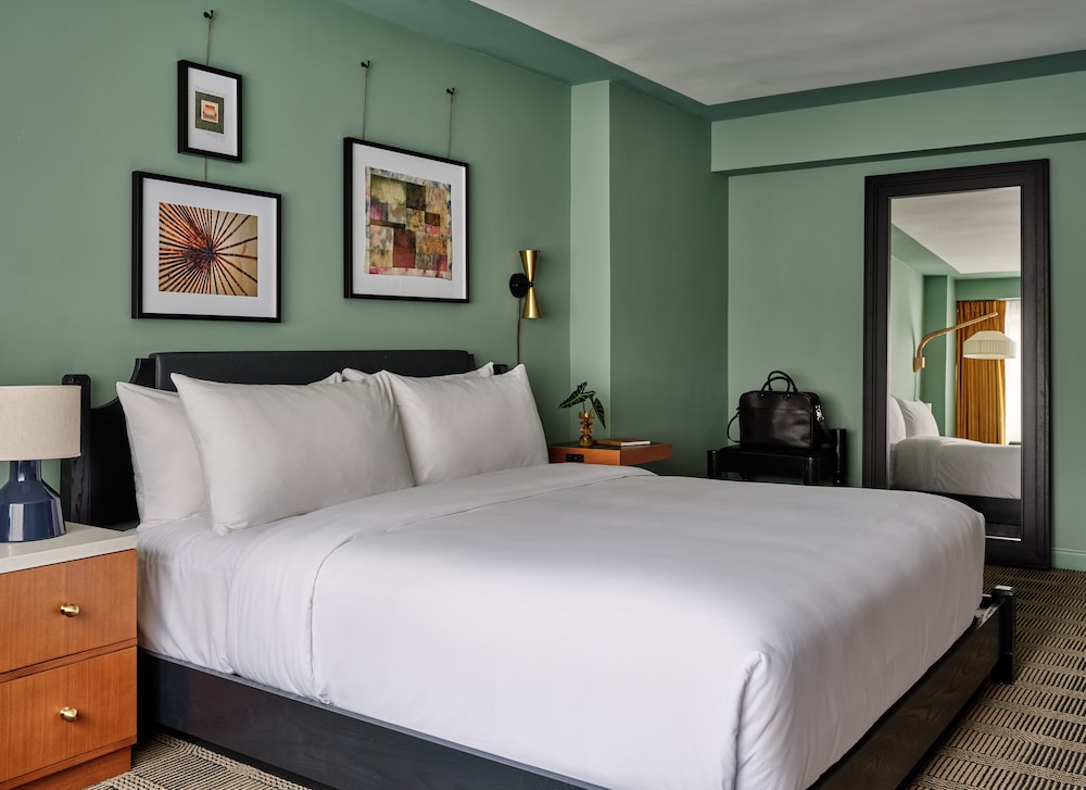 Room, 1 King Bed, Corner (Corner)