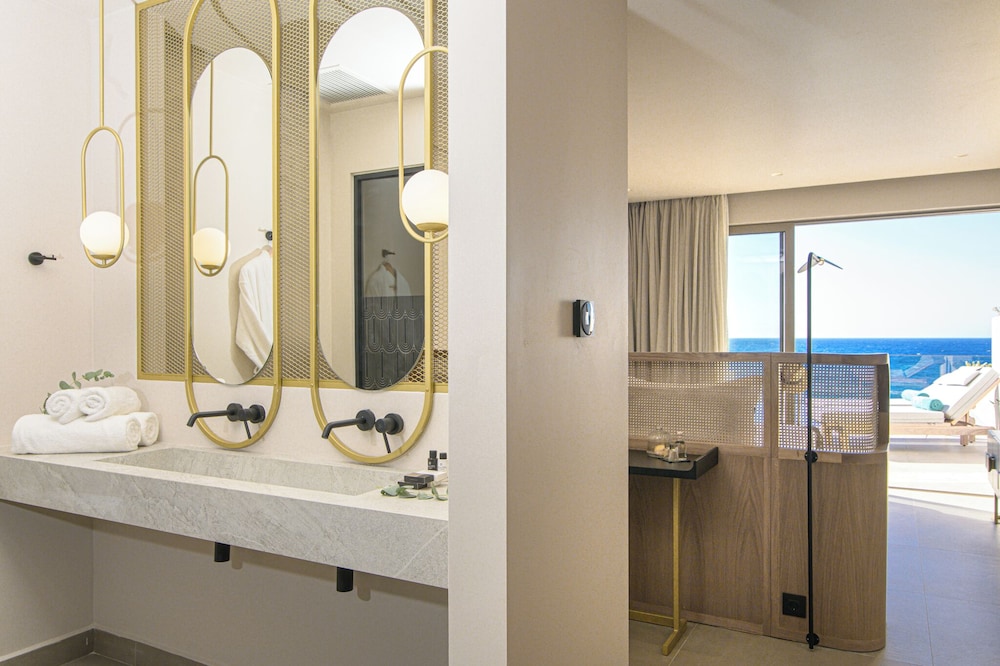 Premium Studio Suite, 1 King Bed, Private Pool, Sea View