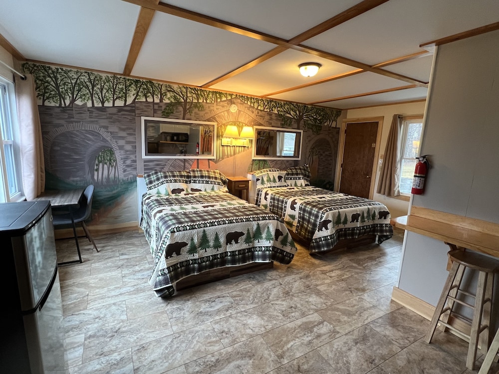 Double Room, 2 Queen Beds, Refrigerator & Microwave, Park View