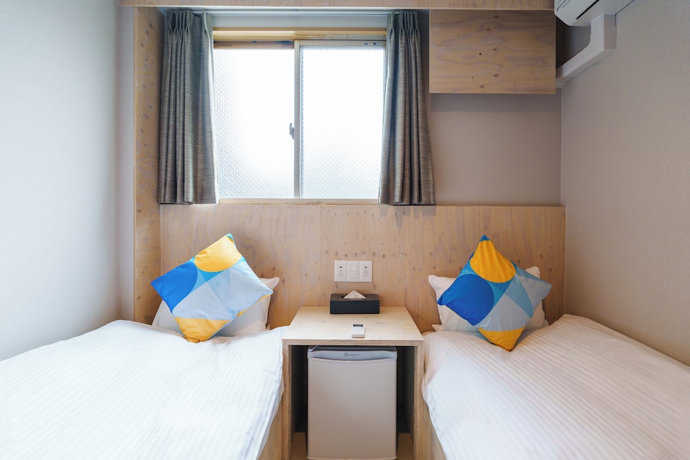 Standard Twin Room Non-Smoking (Shared Shower)
