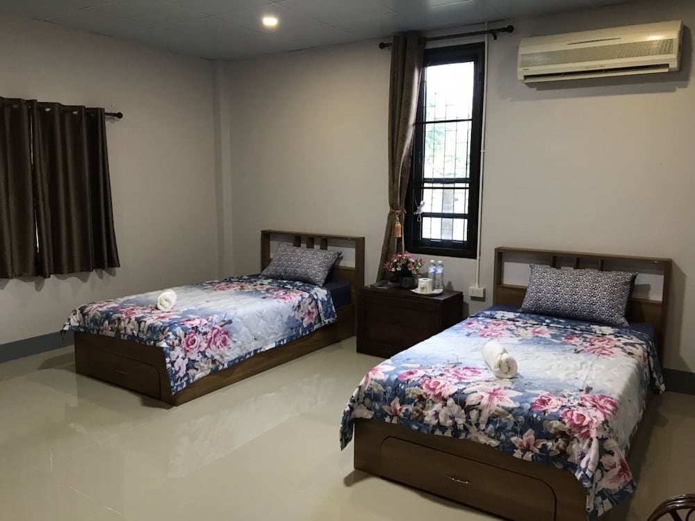 Standard Twin Room - Photo 4