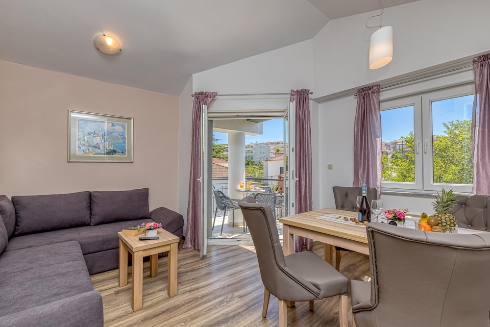 Family Apartment, 1 Bedroom, Mountainside (Apartment Rafaela 220m From The Beach) photo 1