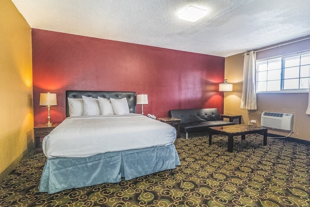 Suite, 1 Queen Bed photo 3