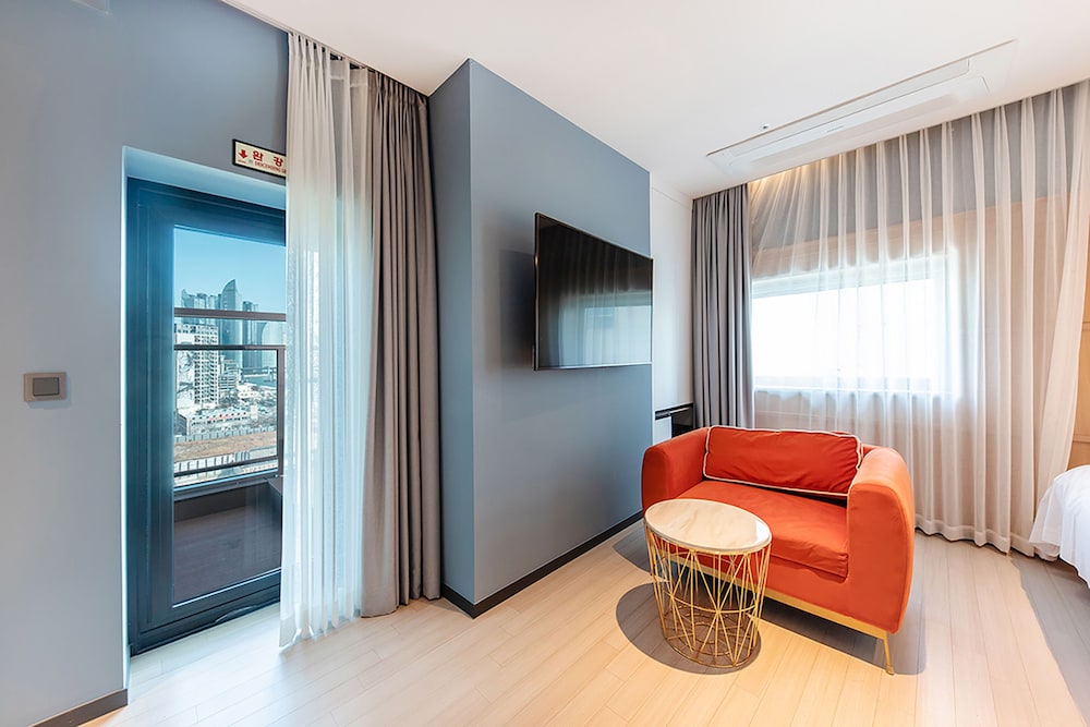 Twin Terrace Room-Breakfast Included,Unlimted Starbucks Coffee Bean,OTT Available,15PM CI / 13PM CO - Photo 9
