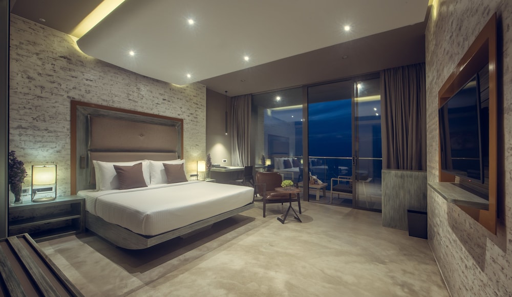 Deluxe Room (with Free airport Pick-up or Drop-off)