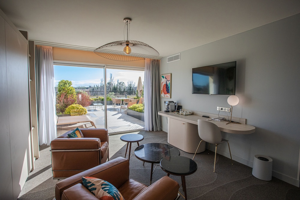 Suite, 1 King Bed, Non Smoking, Terrace - Photo 6