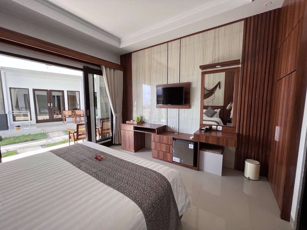 Grand Double Room, 1 King Bed - Photo 3