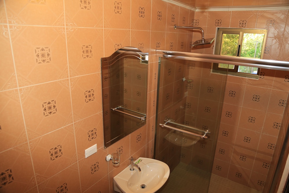 Basic Double Room, 2 Double Beds photo 2