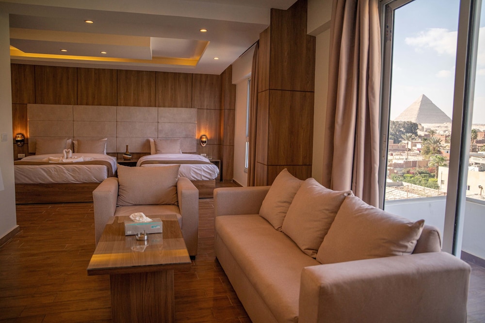 Suite with balcony pyramids view photo 1
