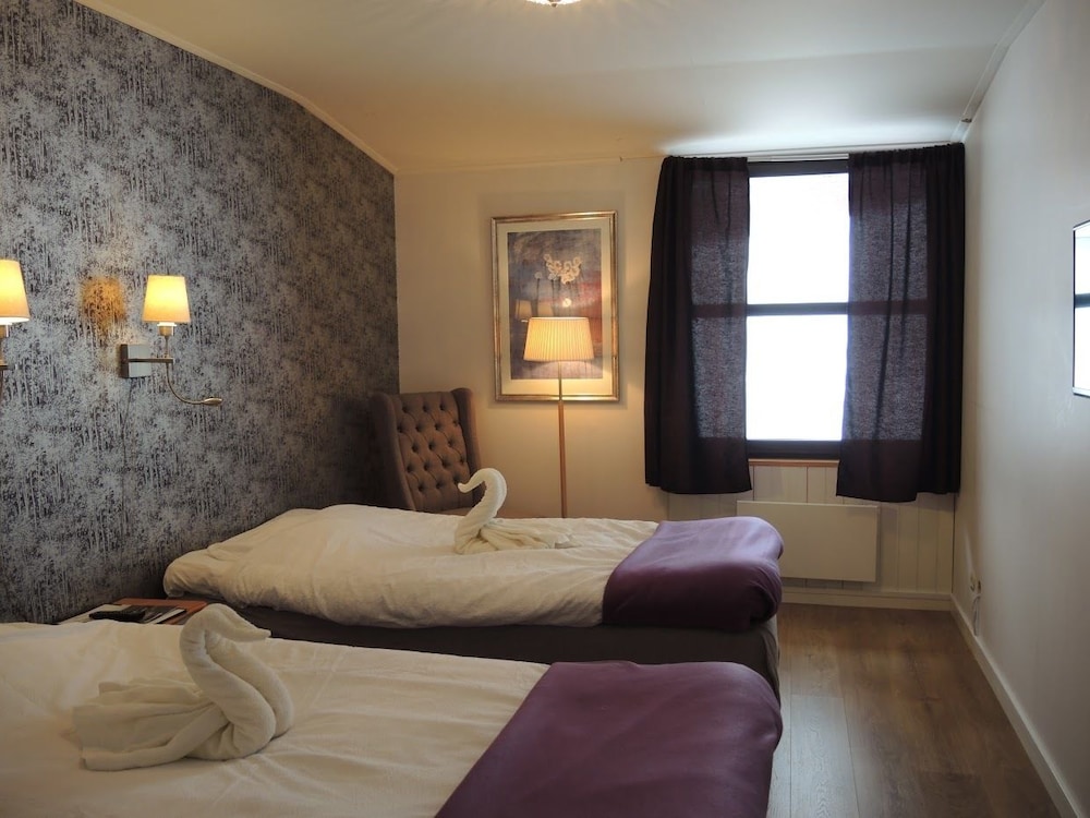 Twin Room, Multiple Beds, Lake View photo 1