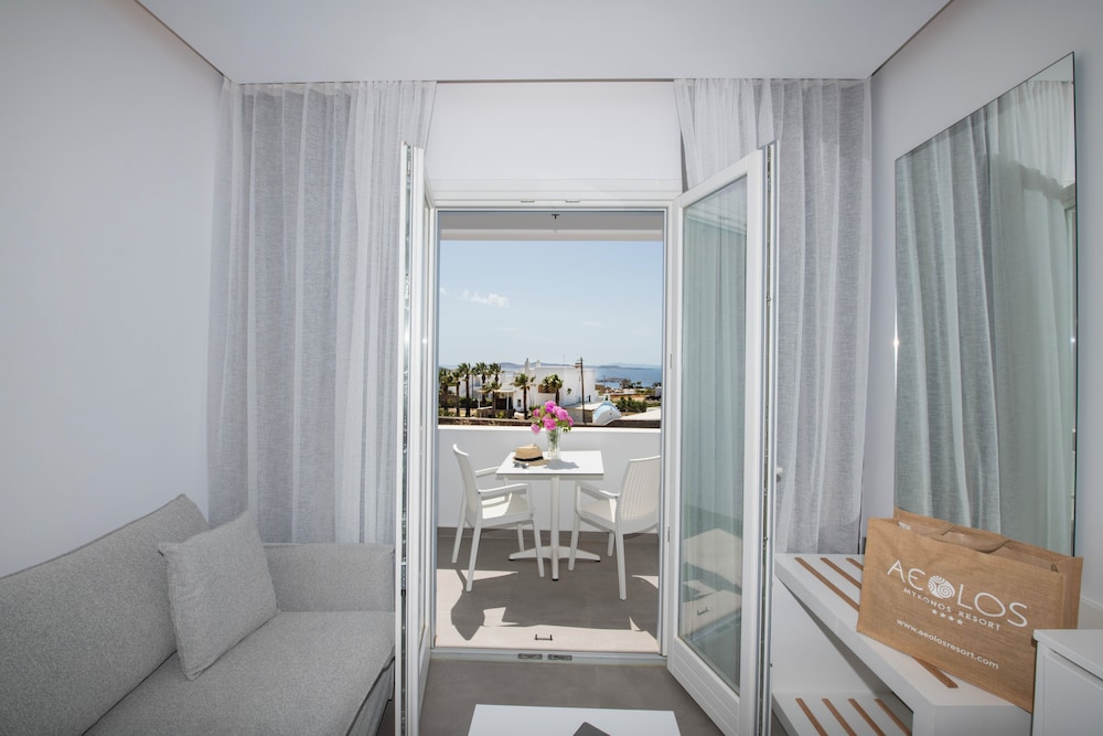 Daylight Wing Superior Suite Sea View - Photo 7