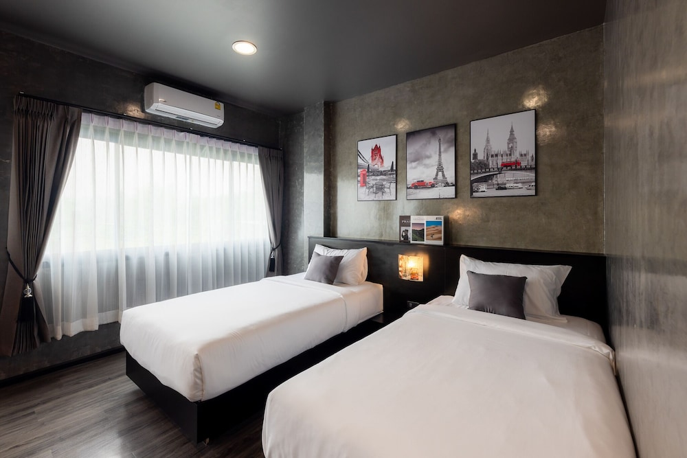 Standard Twin Room - Photo 1