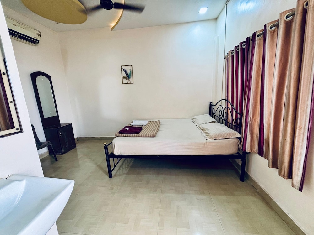 Home Stay Standard AC photo 1