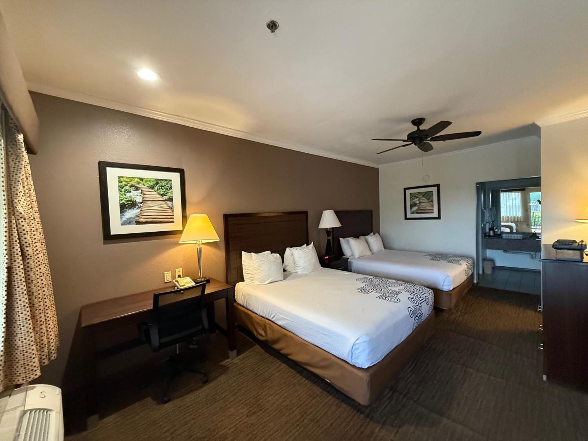 Queen Room With Two Queen Beds - Photo 1
