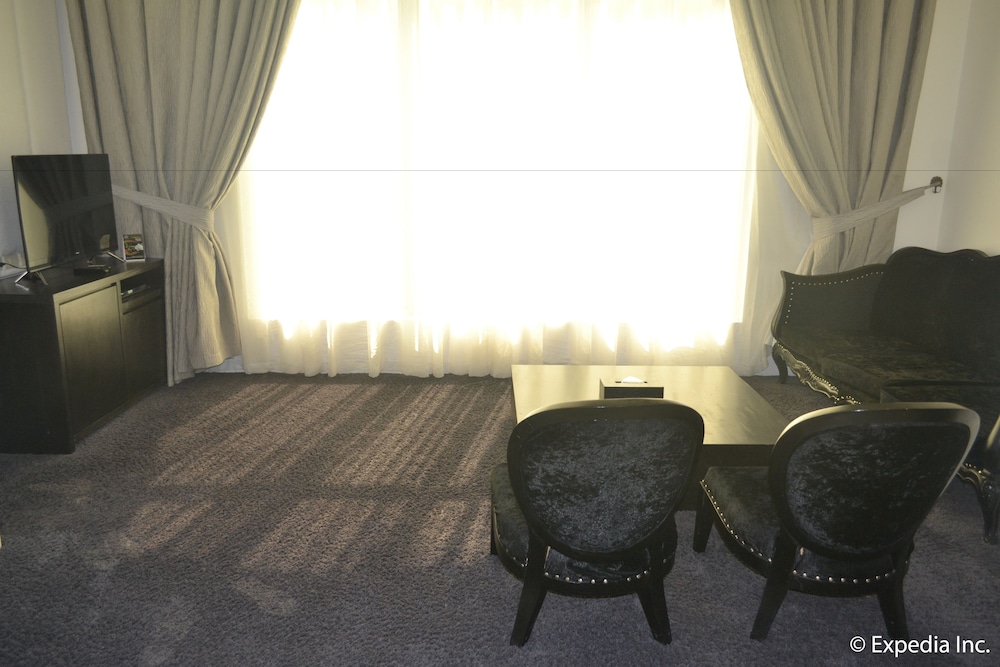 Suite, 1 Bedroom - Photo 5