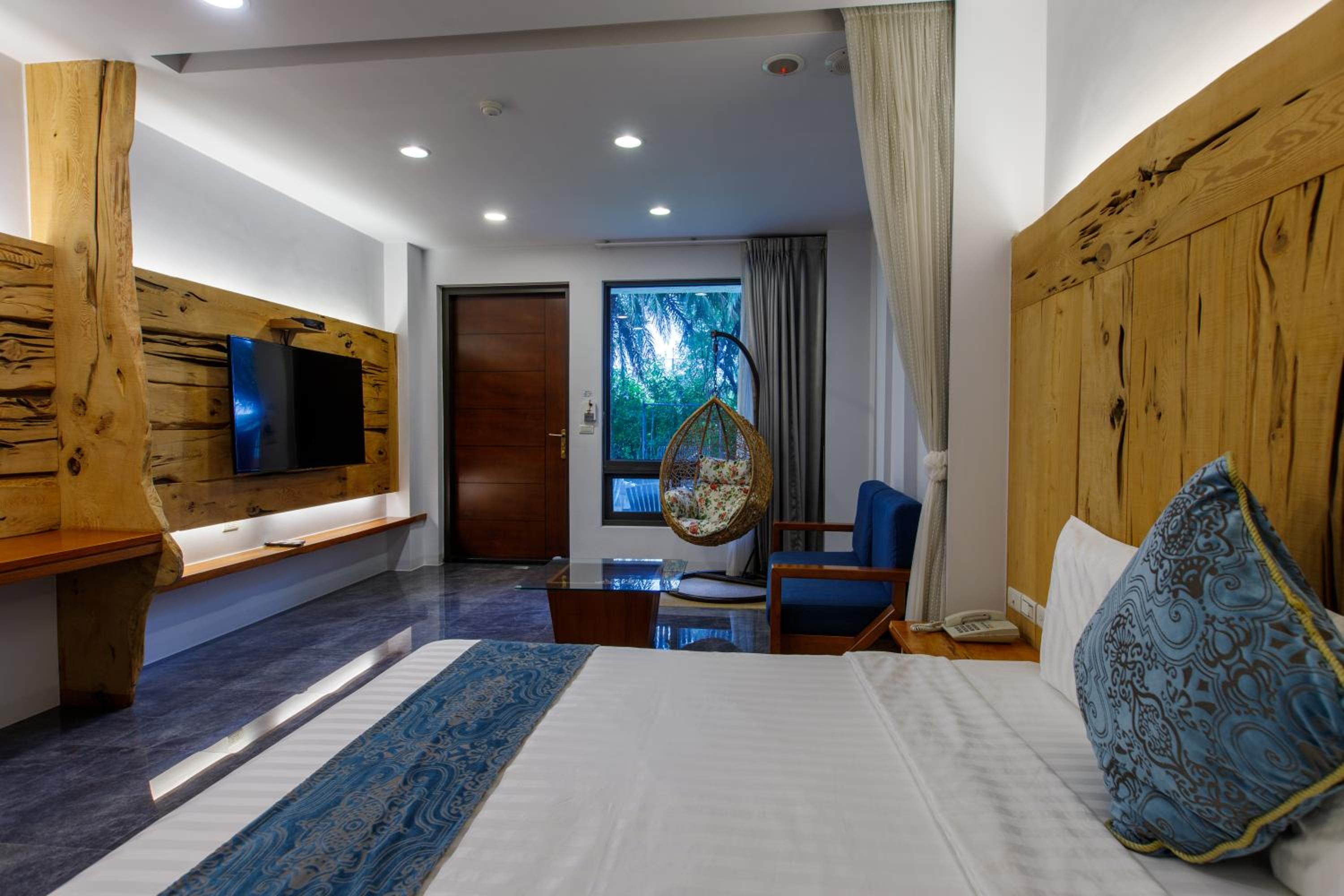 Garden View Deluxe Double Room with Bathtub - Photo 8