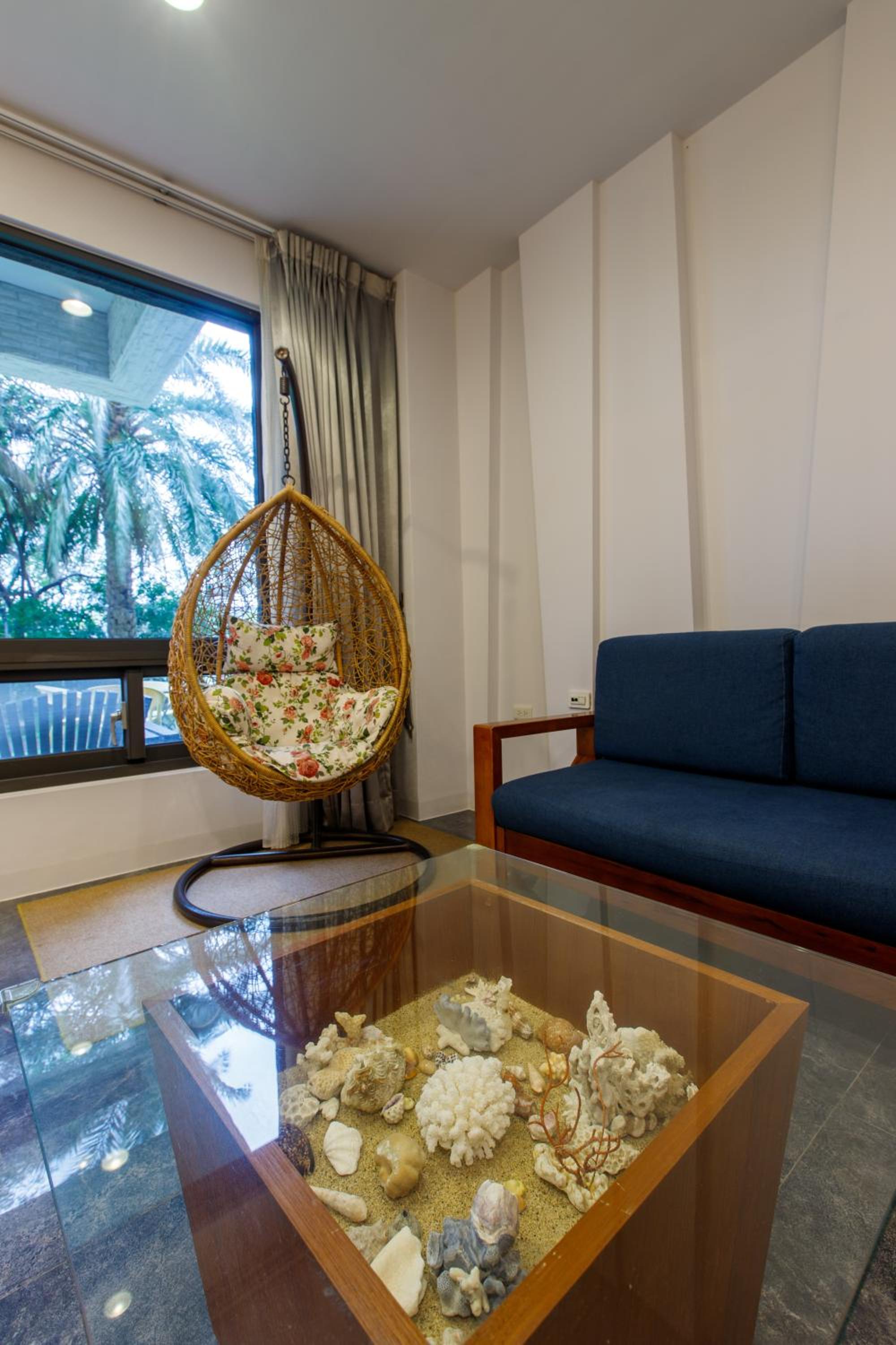 Garden View Deluxe Double Room with Bathtub - Photo 9