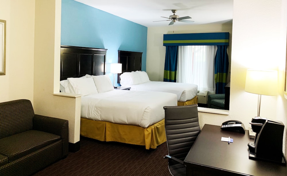 Suite, 2 Queen Beds - Photo 4