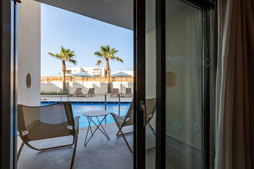 Triple Swim Up Room