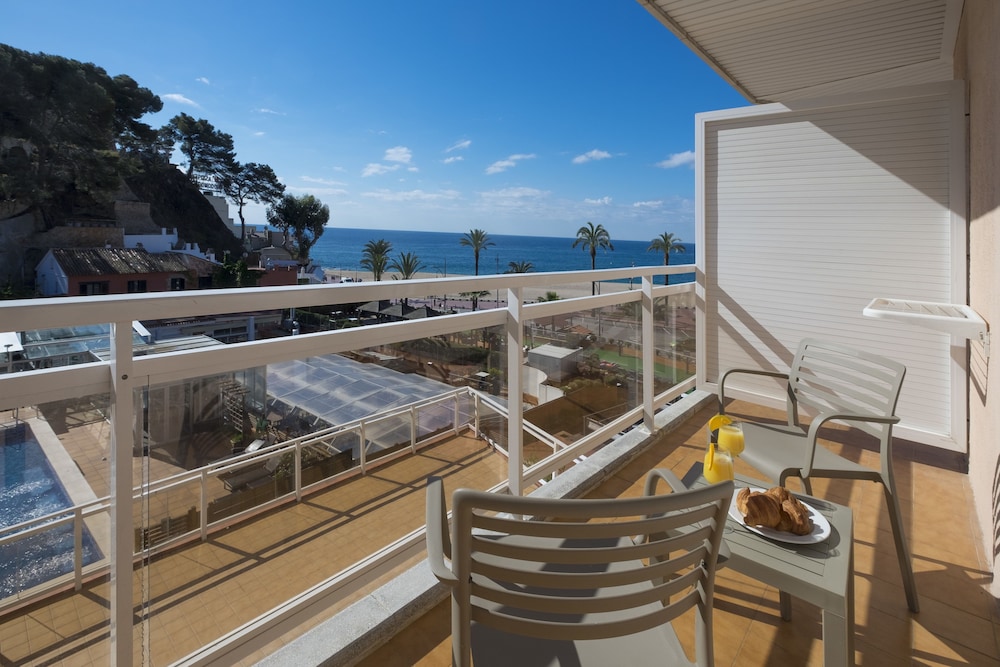 Double or Twin Room, Balcony, Sea View - Photo 5