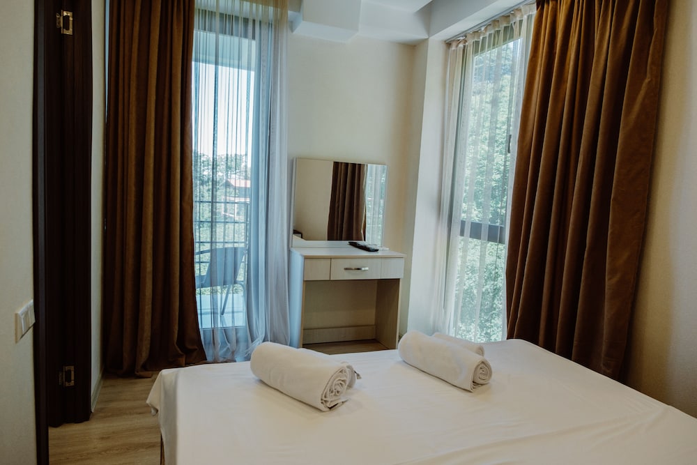 Classic Triple Room, 2 Bedrooms, Non Smoking, Sea View