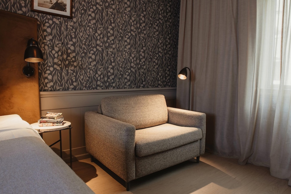 Standard Twin Room - Photo 6