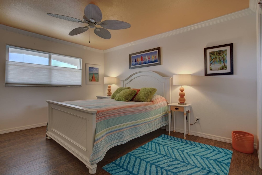Condo (Beach Way South) photo 1