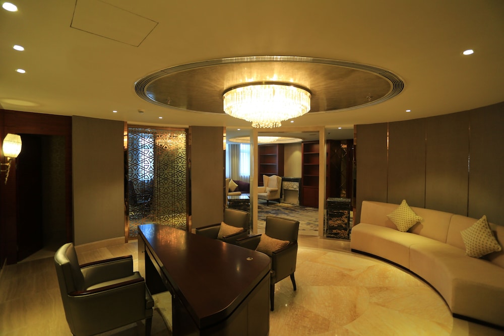 Deluxe Suite photo 2