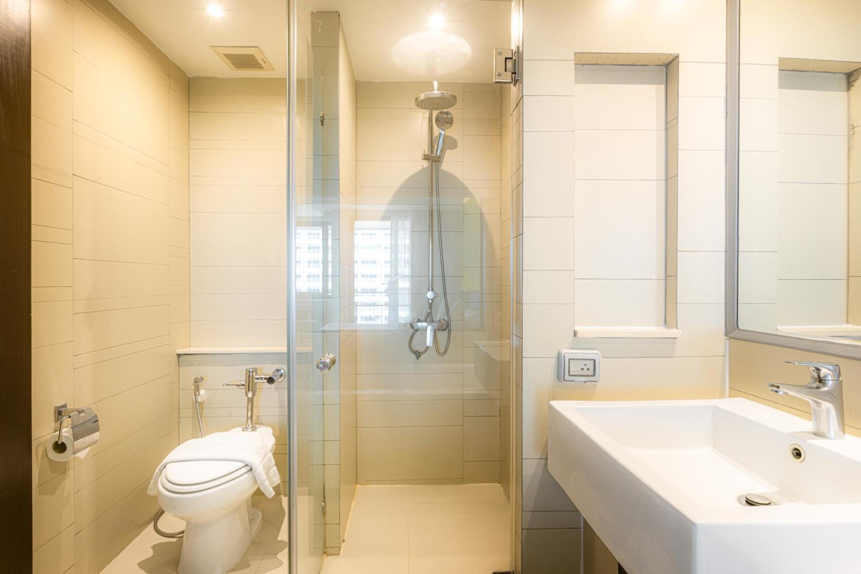 Deluxe Double Room with Side Sea View photo 2