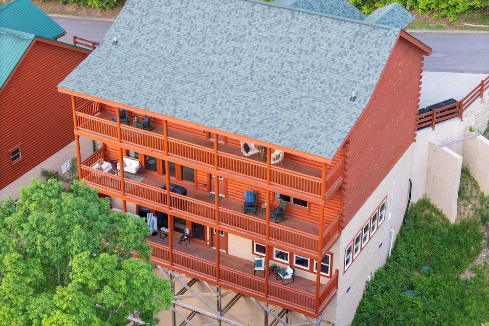 House (6 Bedrooms)