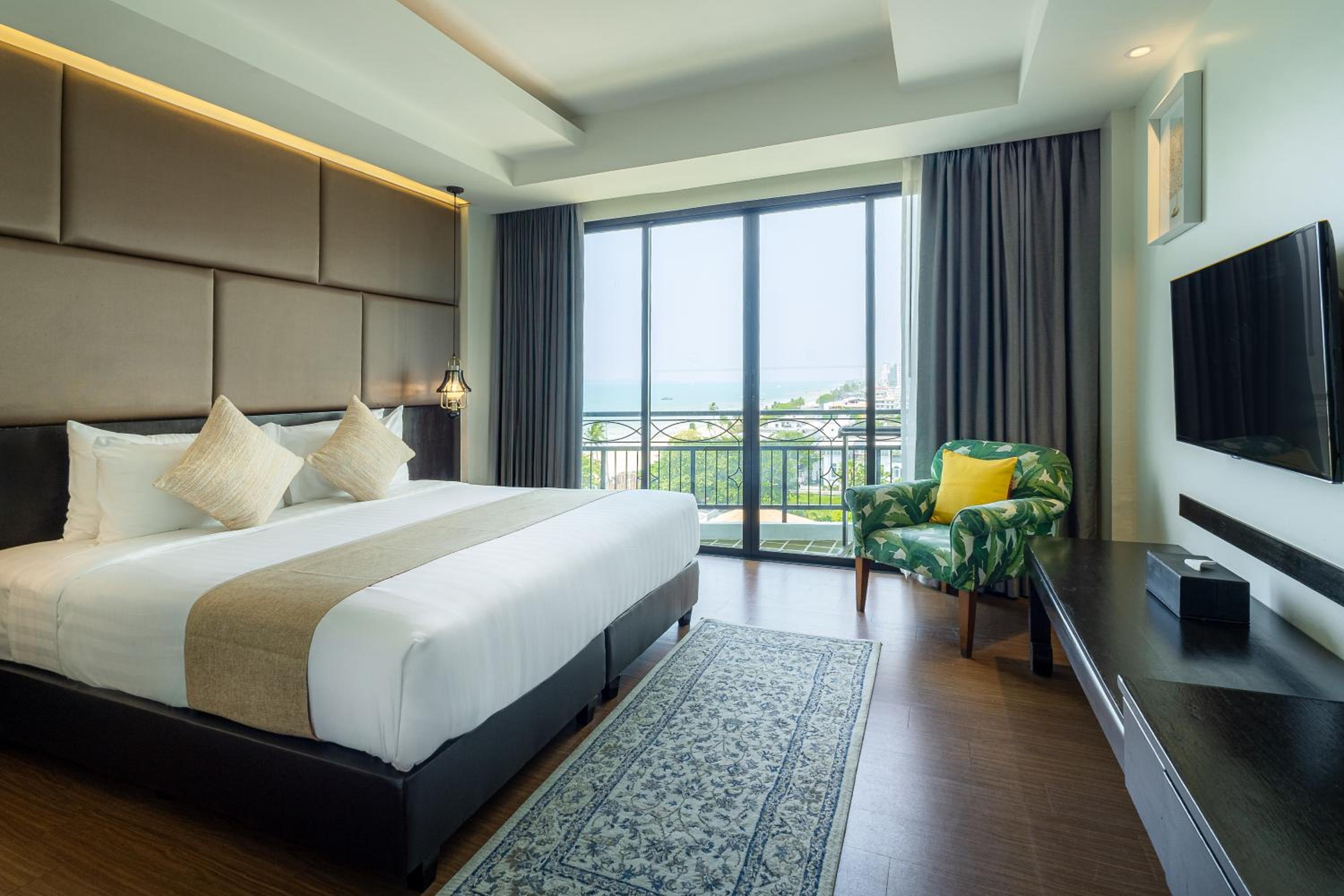 Deluxe Double Room with Side Sea View photo 1