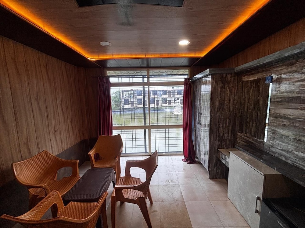 Standard Double Room, Lake View photo 2